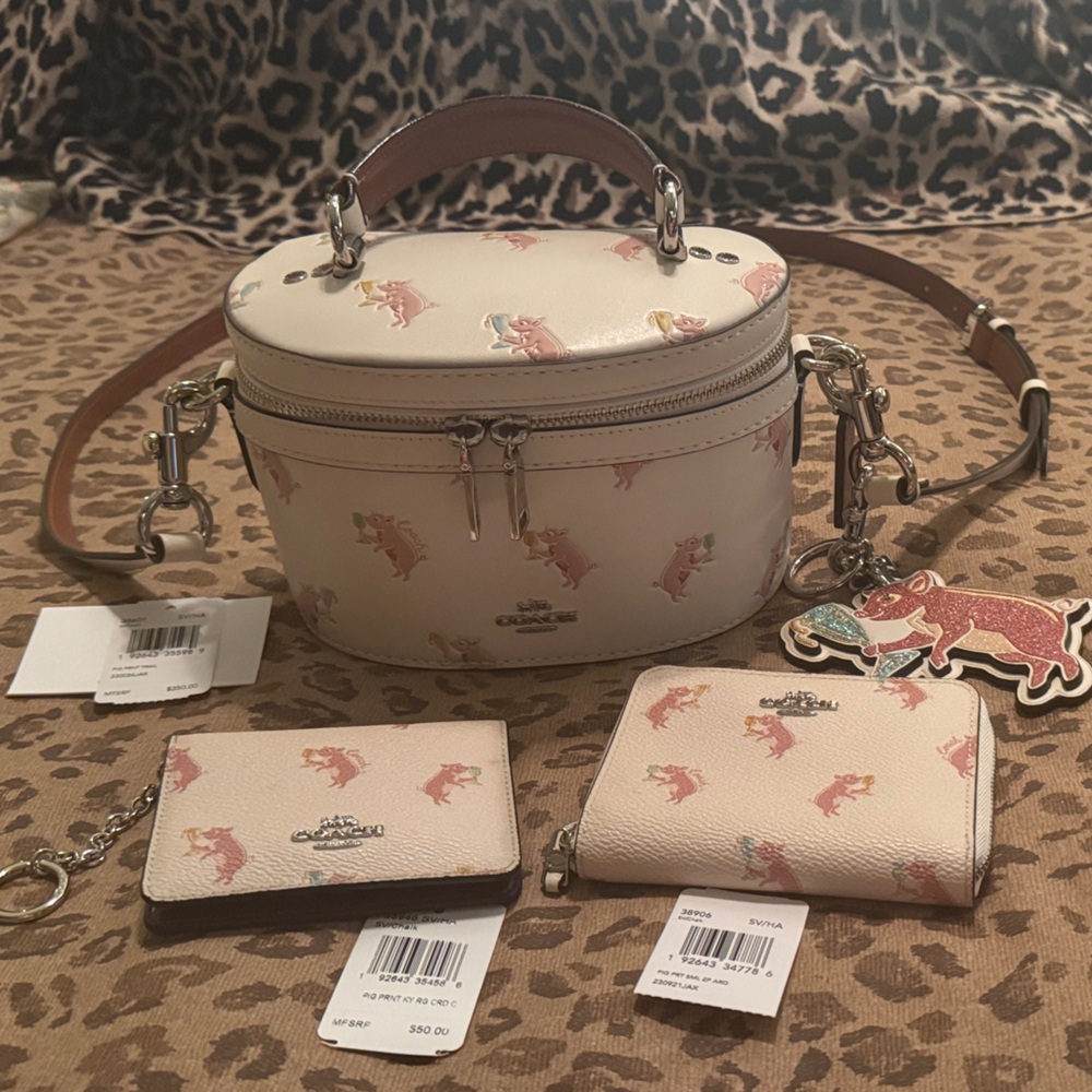 🐷 Coach Cream Party Pig Trail Bag Zip Wallet  and Credit Card Holder Keychain - Picture 3 of 17